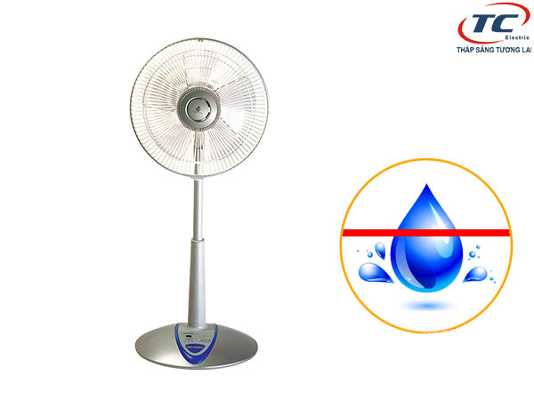 không để nước vào trong quạt