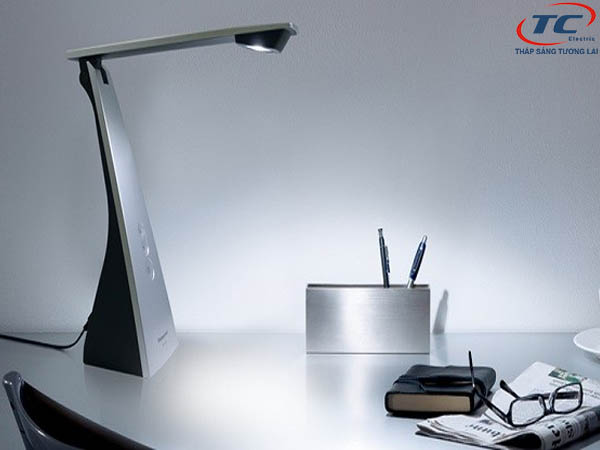 Lựa chọn thân đèn và chụp đèn không quá hắt sáng