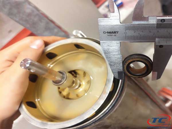 khắc phục máy bơm bị hở phớt như thế nào