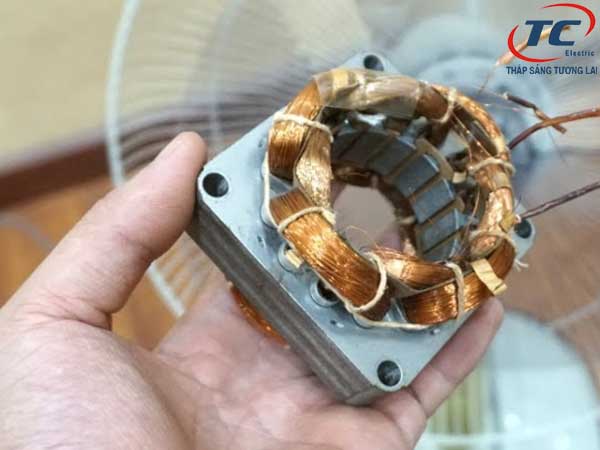 Những nguyên nhân chính dẫn đến quạt điện bị kẹt