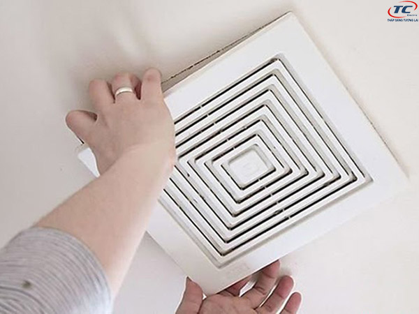 Định vị quạt trên lỗ