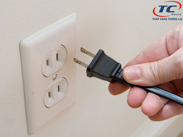 Bước 1: Ngắt nguồn điện